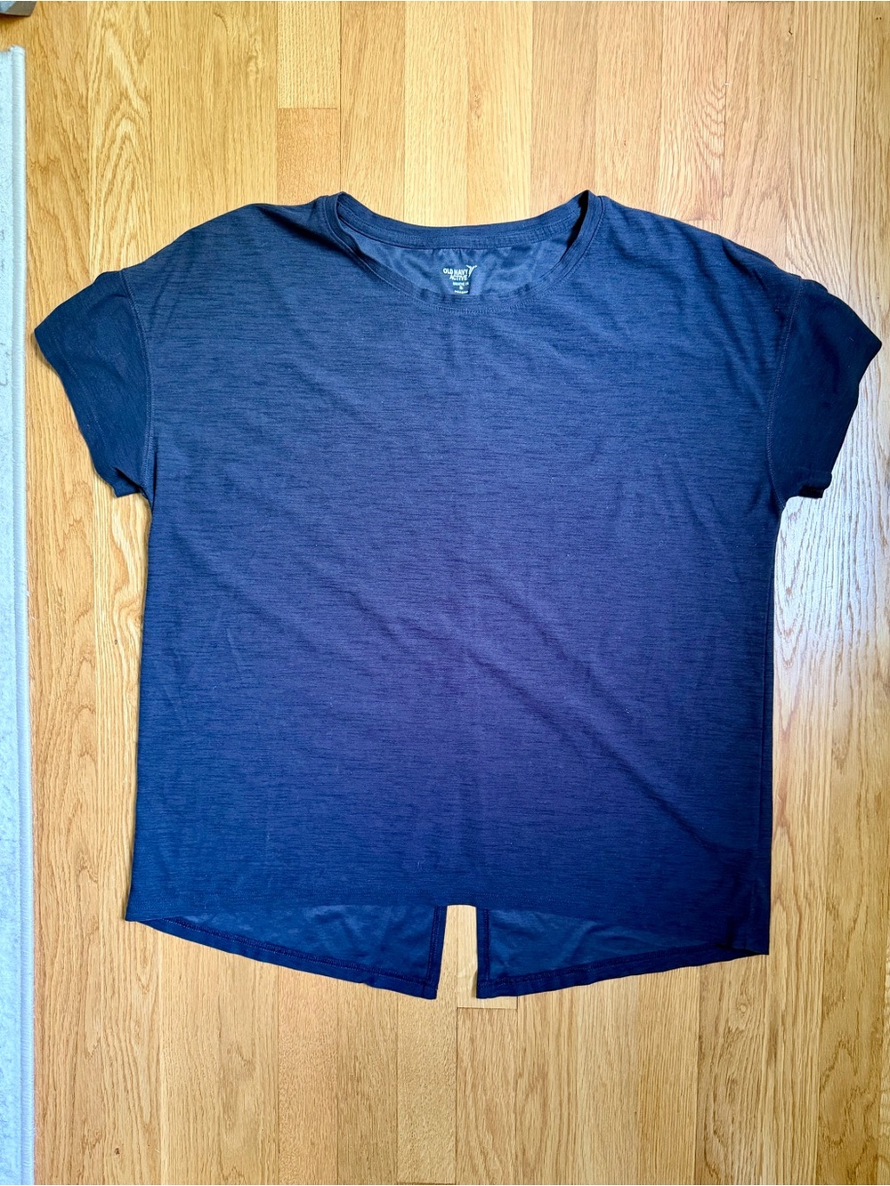 2 Pack Old Navy Active T-Shirts size XL - Picture 2 of 7